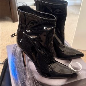 Jennifer Lopez Shiny Black Heeled Boots